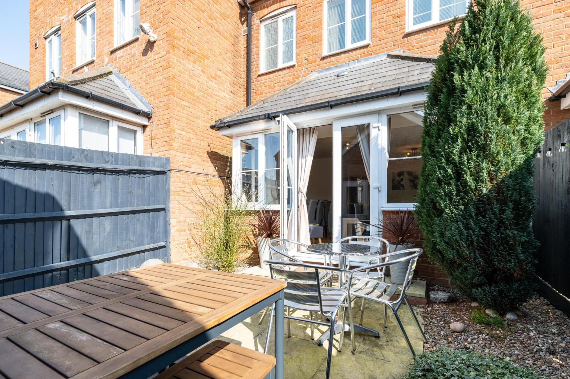 Modern And Spacious Home From Home 1 Mile From M1 - With Netflix, Prime Video, Ps5, Free Parking, Superfast Wifi, Bbq - Sleeps 11 - By Brightleap Apartments Milton Keynes Exterior foto