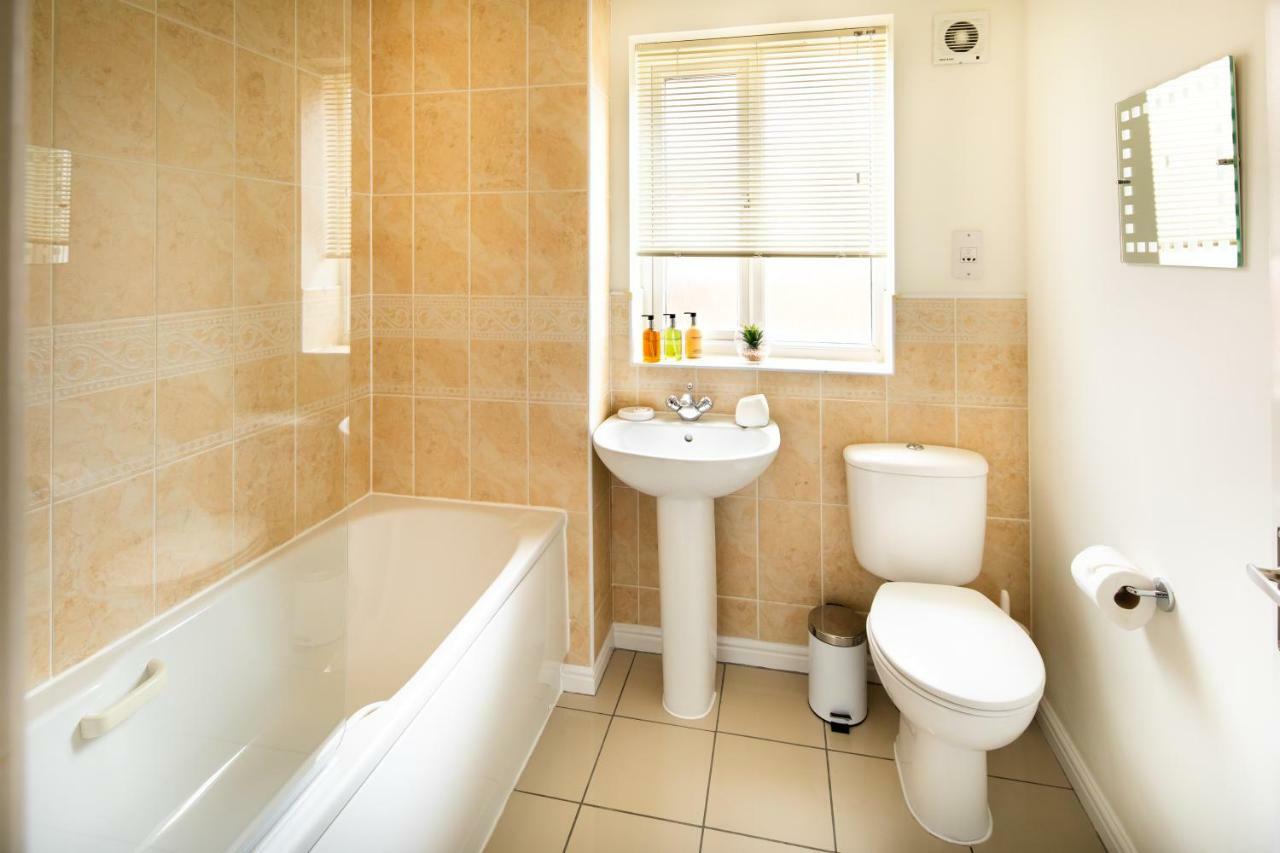 Modern And Spacious Home From Home 1 Mile From M1 - With Netflix, Prime Video, Ps5, Free Parking, Superfast Wifi, Bbq - Sleeps 11 - By Brightleap Apartments Milton Keynes Exterior foto