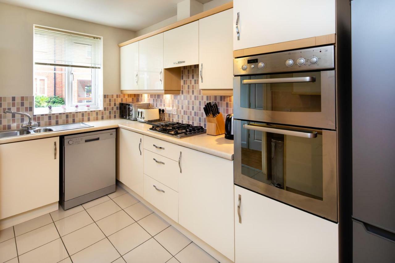 Modern And Spacious Home From Home 1 Mile From M1 - With Netflix, Prime Video, Ps5, Free Parking, Superfast Wifi, Bbq - Sleeps 11 - By Brightleap Apartments Milton Keynes Exterior foto